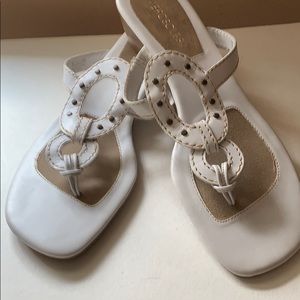 AEROSOLES Women’s white sandals size 10 NEW no tag
